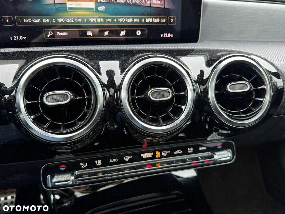 Mercedes-Benz CLA - 21