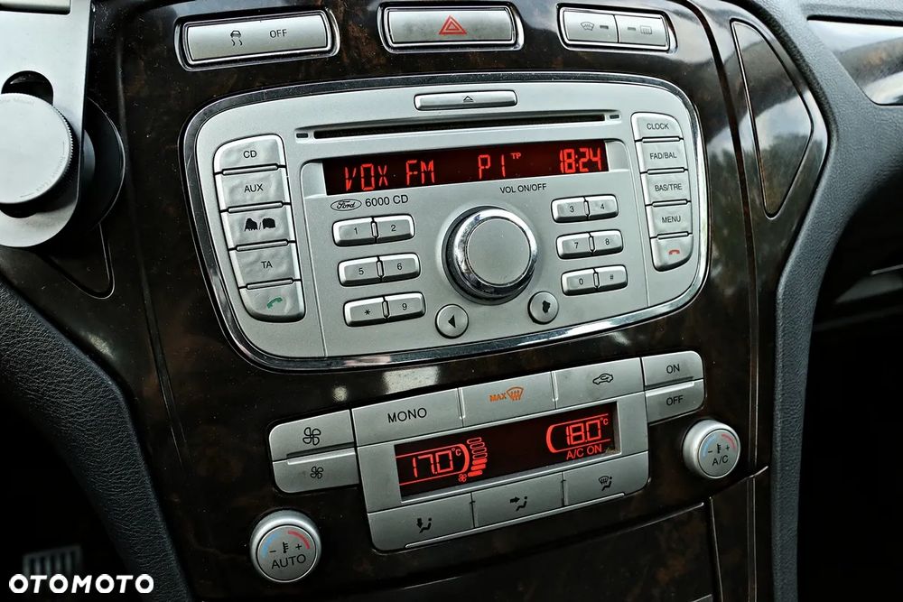 Ford Mondeo 2.0 Ghia - 27