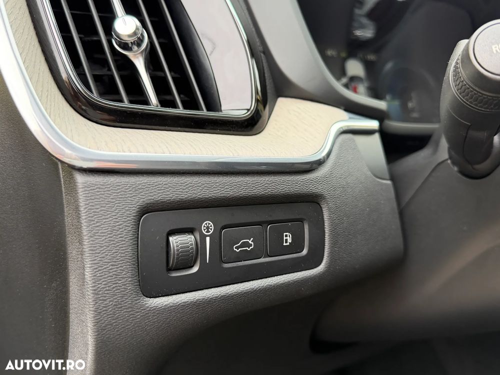 Volvo XC 60 T8 AWD Recharge Geartronic Inscription Expression - 22
