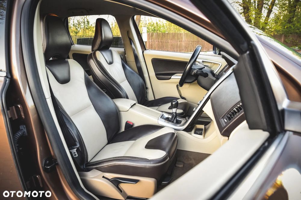 Volvo XC 60 D5 AWD Summum - 7