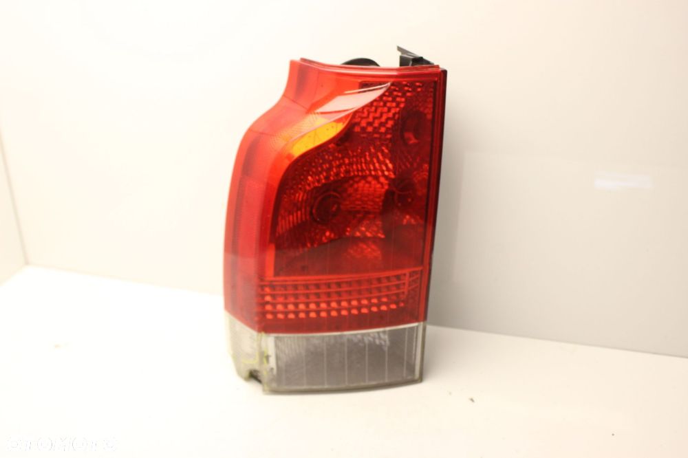 VOLVO V70 XC70 II LIFT 05R- LAMPA LEWA TYLNA LEWY TYŁ - 1