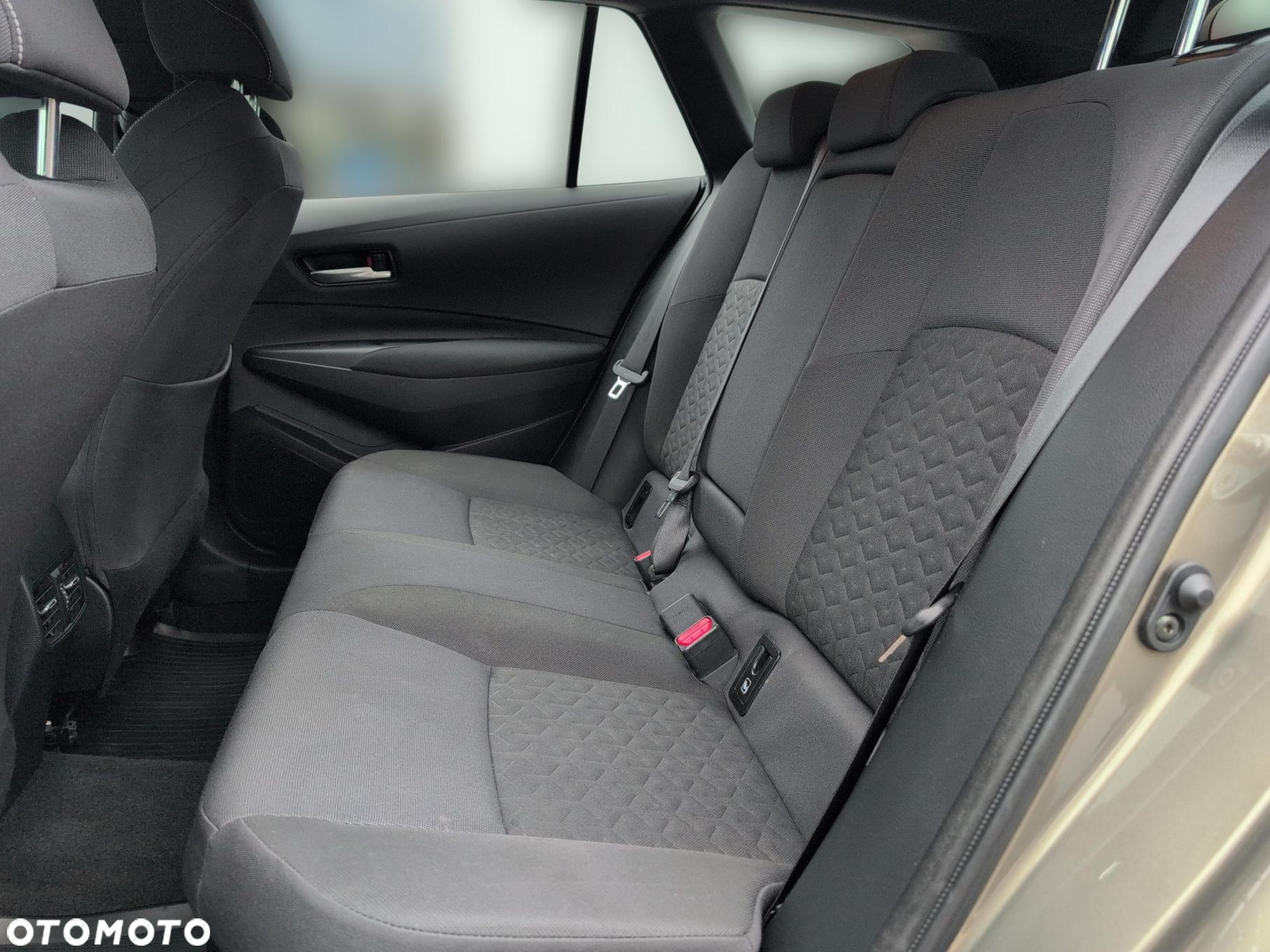 Toyota Corolla 2.0 Hybrid Comfort - 14