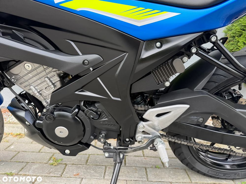 Suzuki GSX - 27