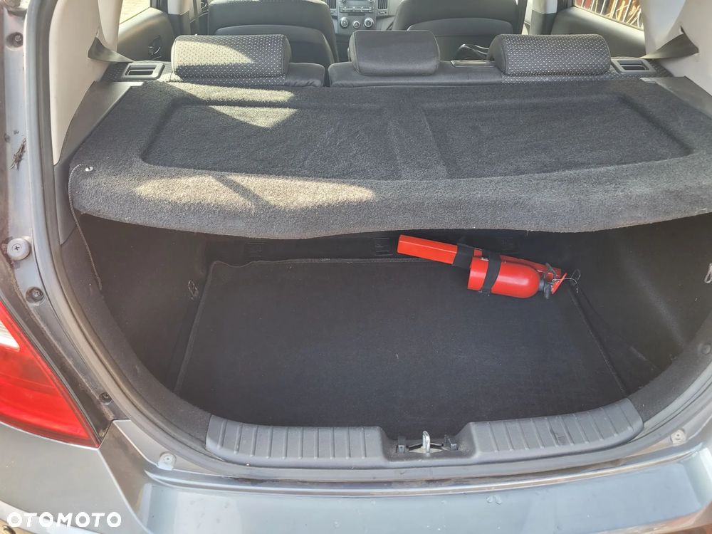 Hyundai i30 1.4 Base + - 8