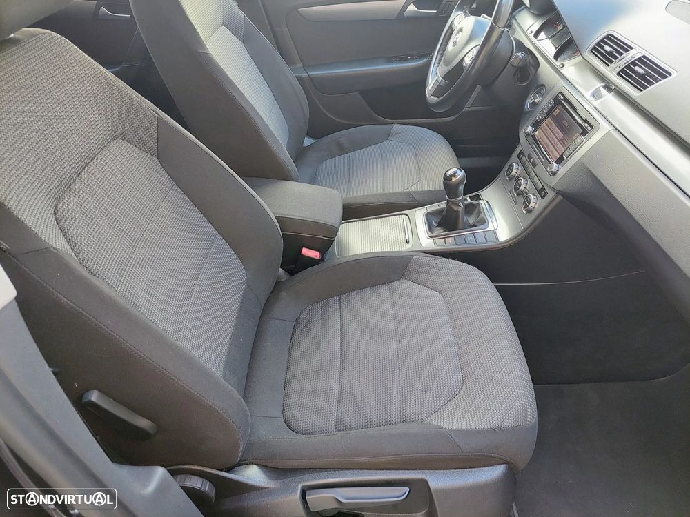 VW Passat Variant 2.0 TDi Confortline - 37