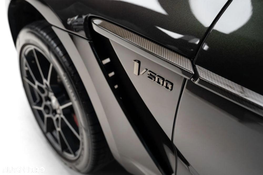 Aston Martin DBX - 13