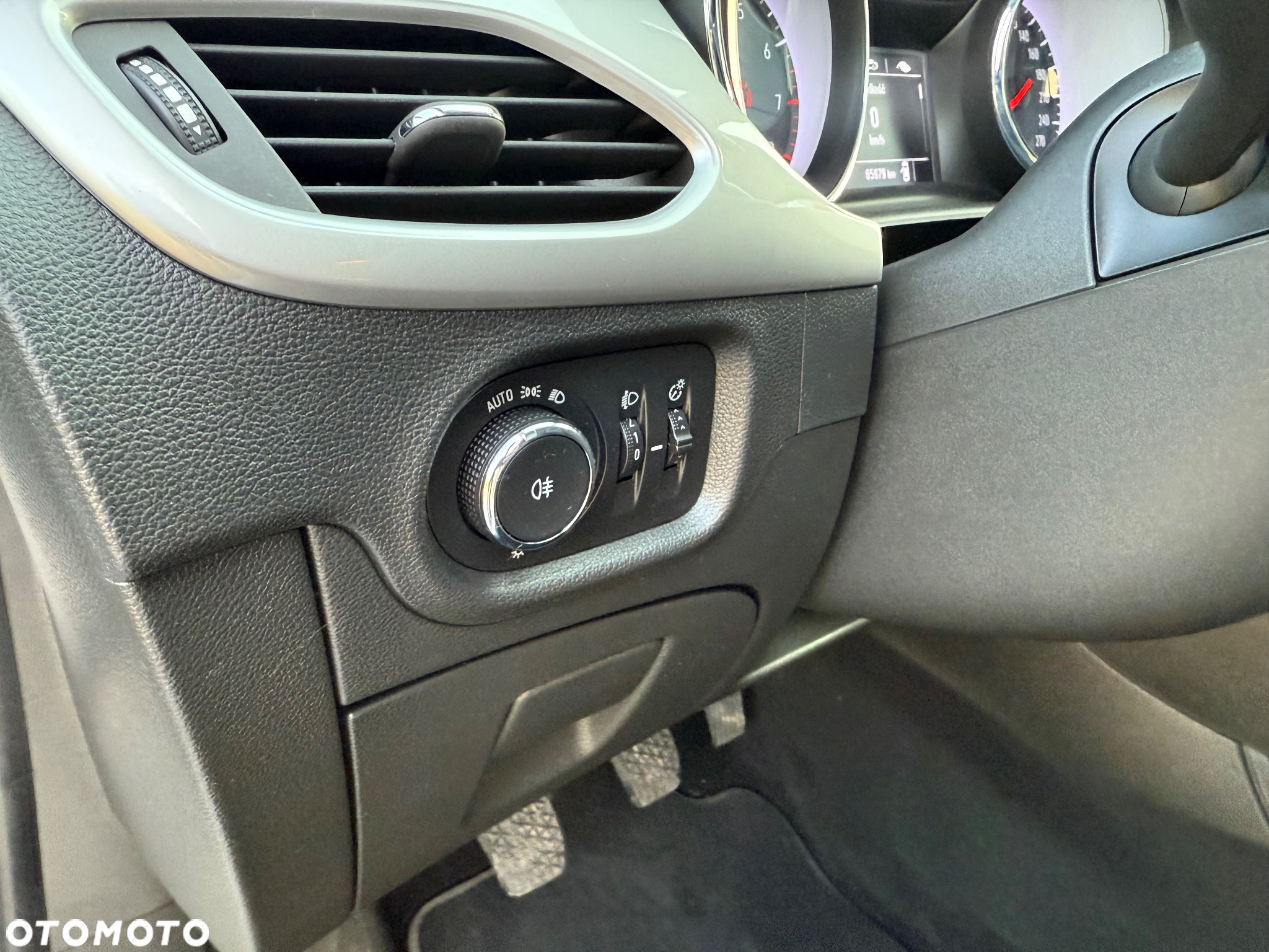 Opel Astra 1.2 Turbo - 11