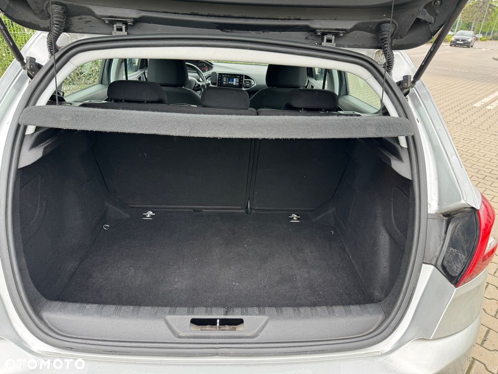 Peugeot 308 125 THP Active - 11