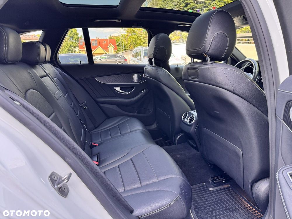 Mercedes-Benz Klasa C 200 4-Matic 9G-TRONIC - 25