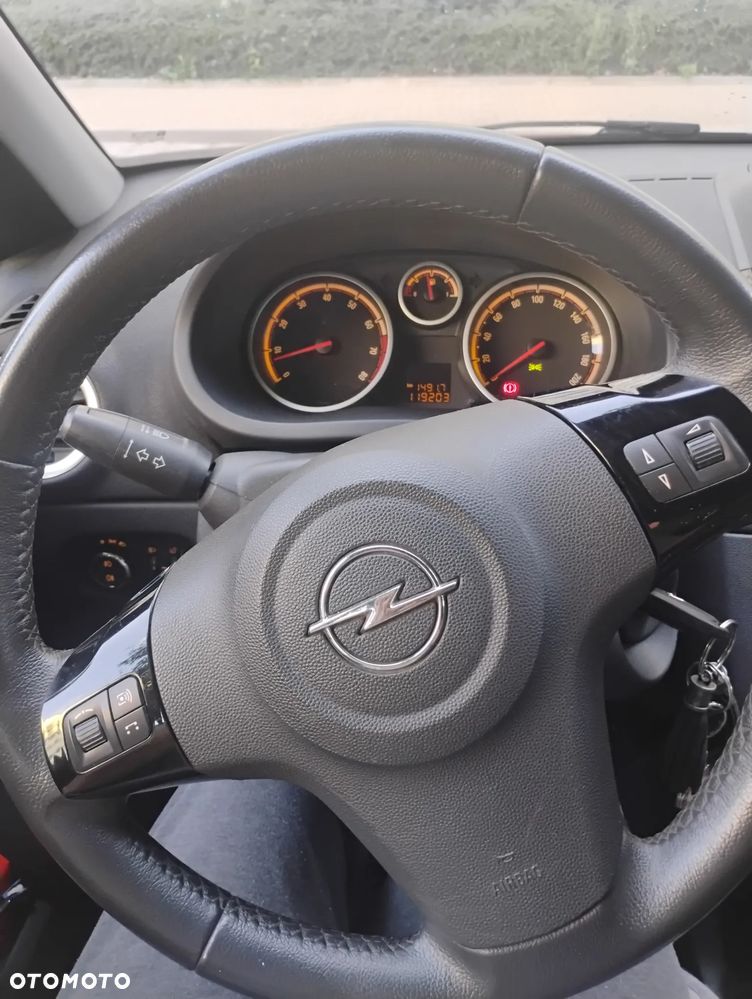 Opel Corsa 1.4 16V Cosmo - 6