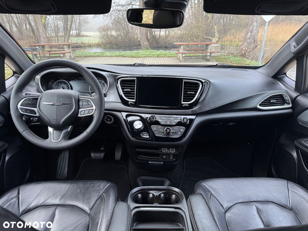 Chrysler Pacifica - 16