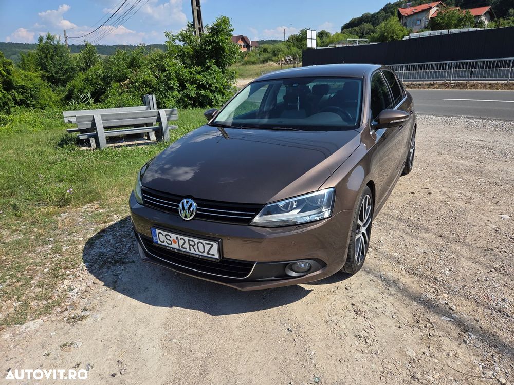 Volkswagen Jetta - 1
