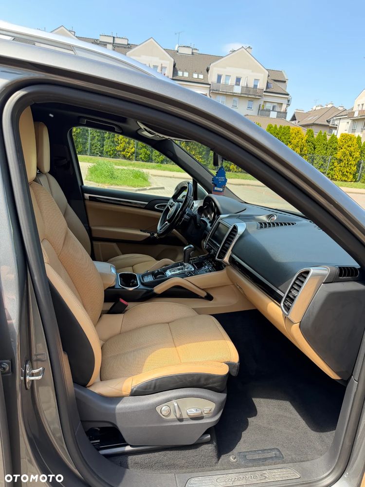 Porsche Cayenne S - 11