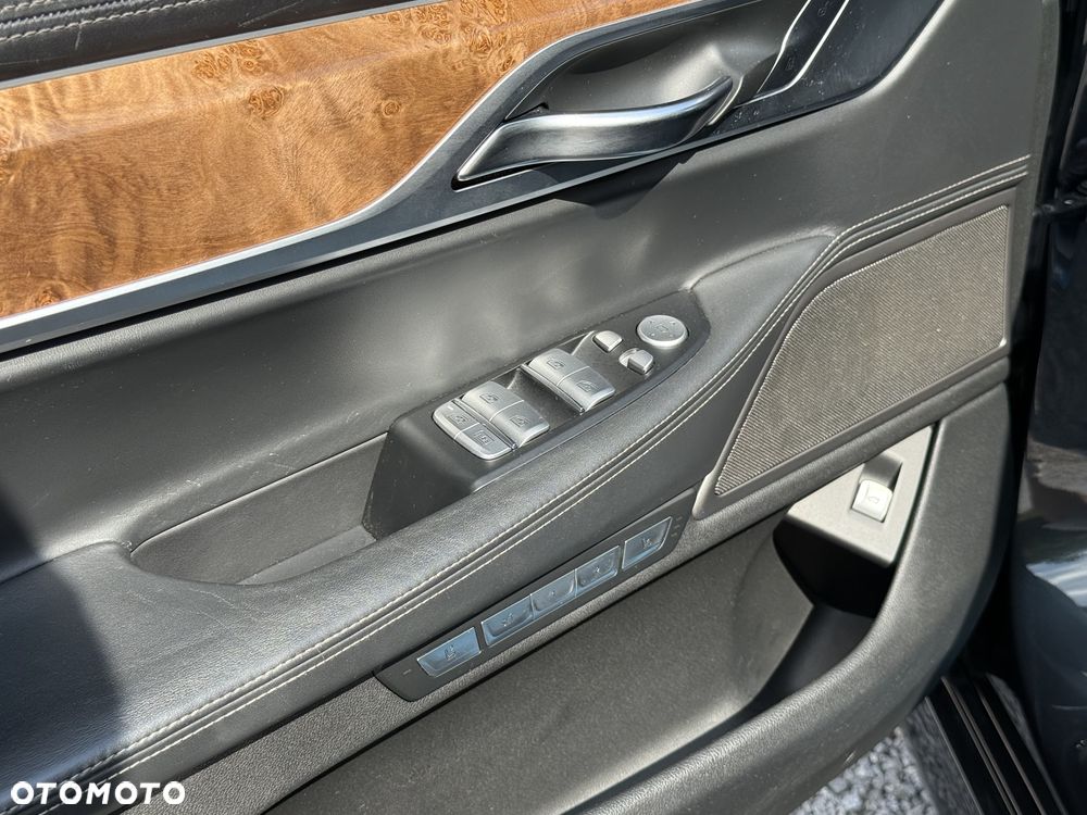 BMW Seria 7 750Li xDrive - 23