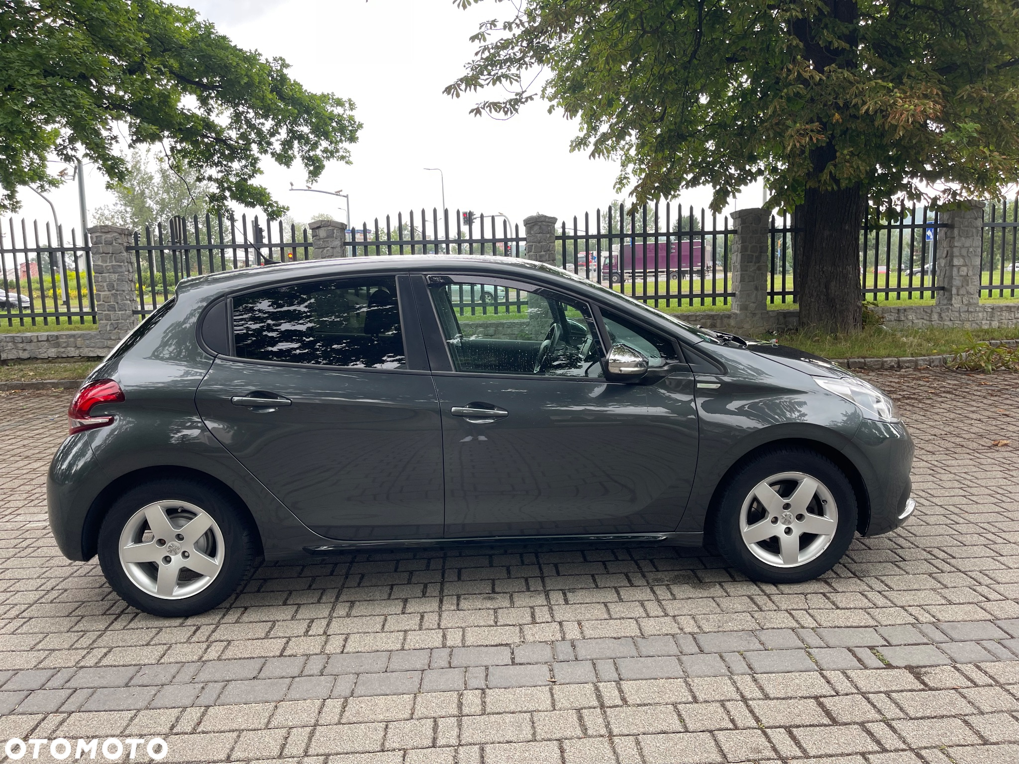 Peugeot 208 1.2 PureTech Allure - 18