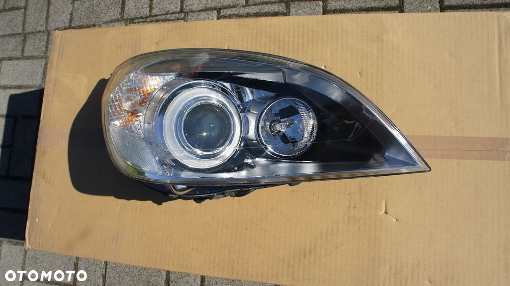 PRZEDNIA PRAWA LAMPA VOLVO V60 S60 XENON - 1