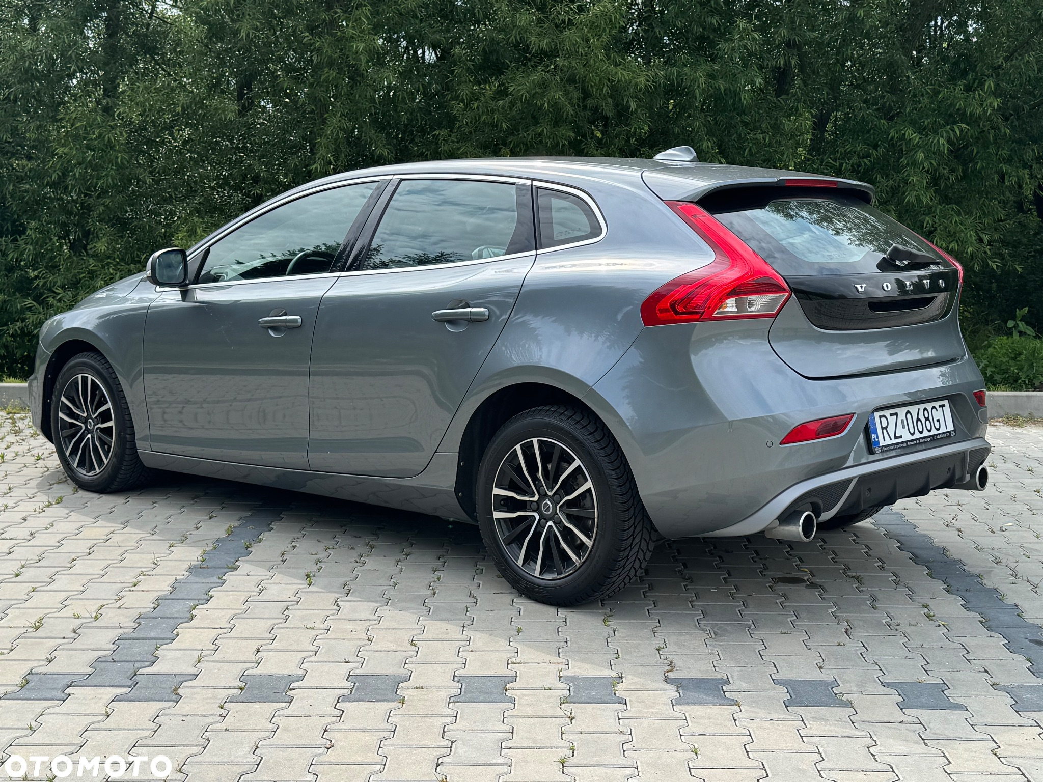 Volvo V40 D2 Drive-E R-Design Momentum - 3