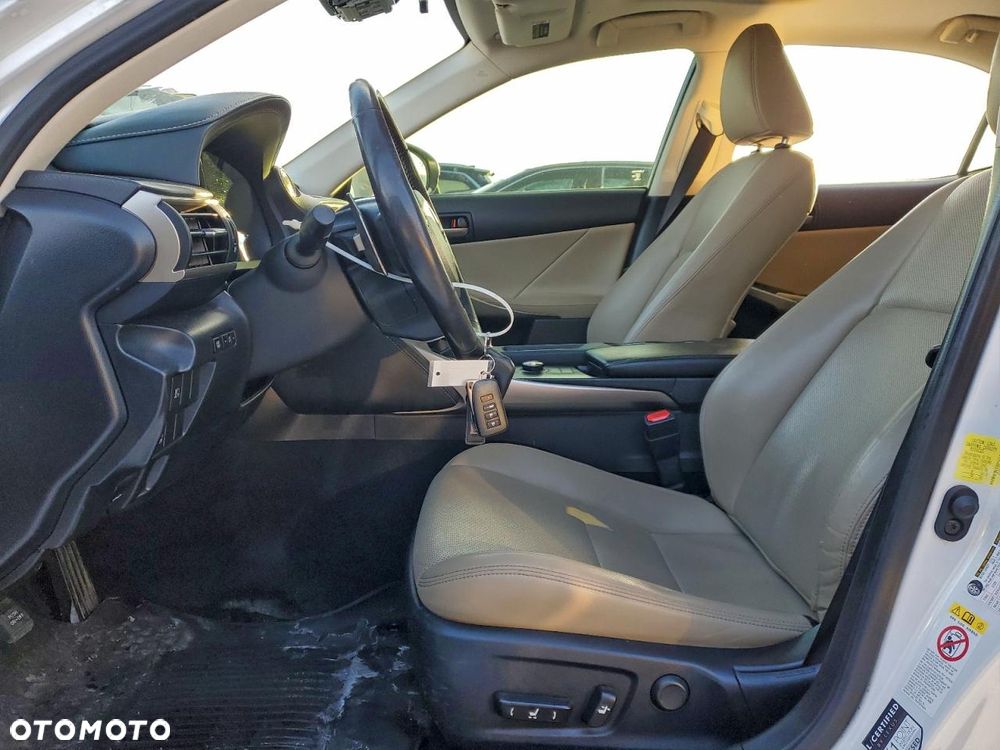 Lexus IS 200t / 300 Prestige - 23