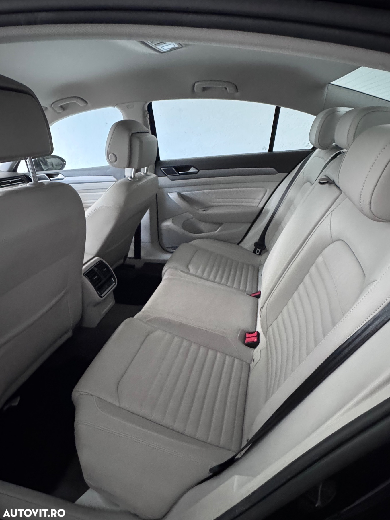 Volkswagen Passat 2.0 TDI DSG Comfortline - 9