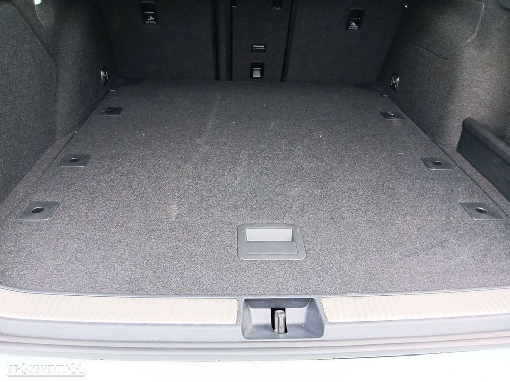 VW Passat Variant 2.0 TDi Business DSG - 13