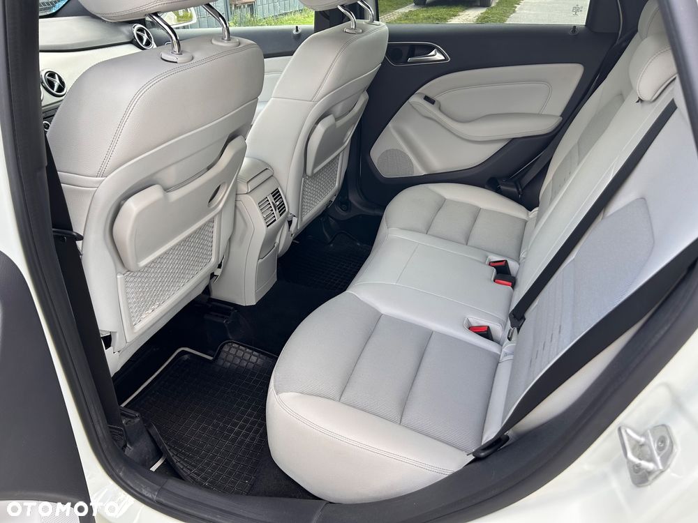 Mercedes-Benz Klasa B 250 UrbanStyle Edition - 11