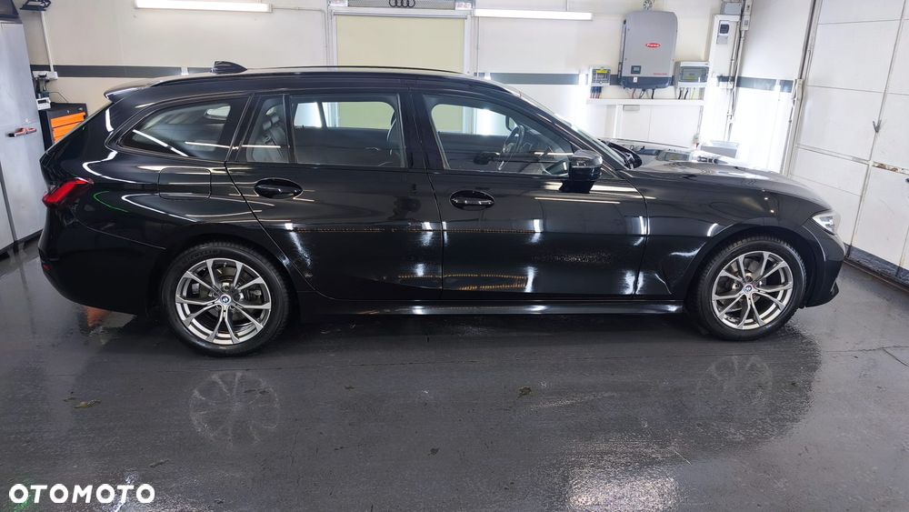 BMW Seria 3 320d Sport Line - 12