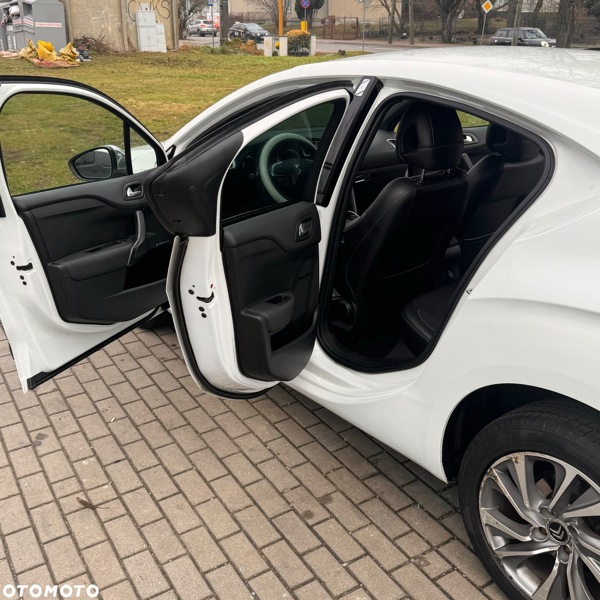 Citroën DS4 1.6 e-HDi SoChic MCP - 6