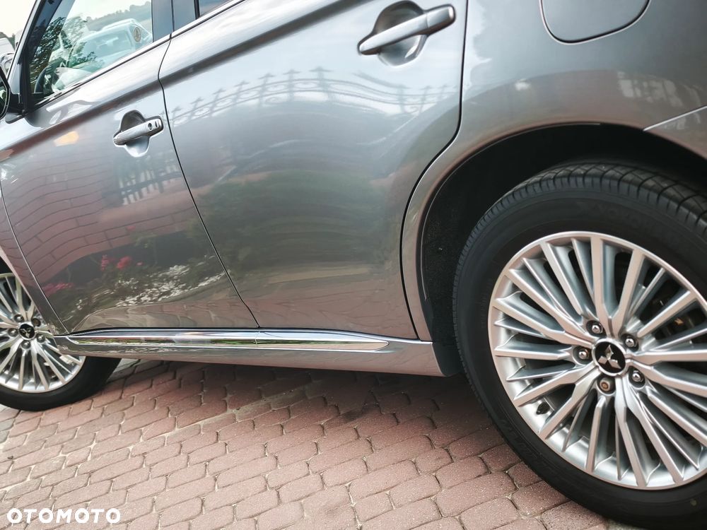 Mitsubishi Outlander 2.4 4WD Diamant+ - 7
