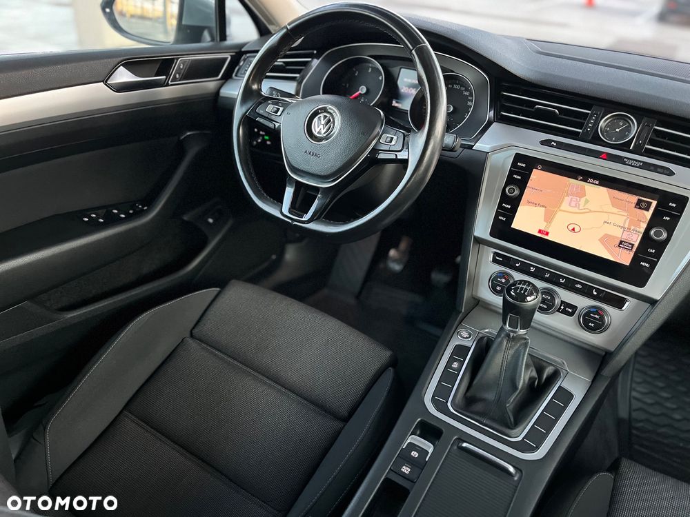 Volkswagen Passat 2.0 TDI SCR Comfortline - 27