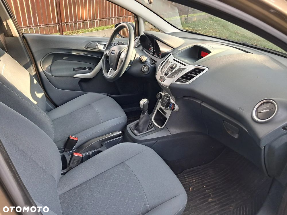 Ford Fiesta 1.25 Ghia - 8