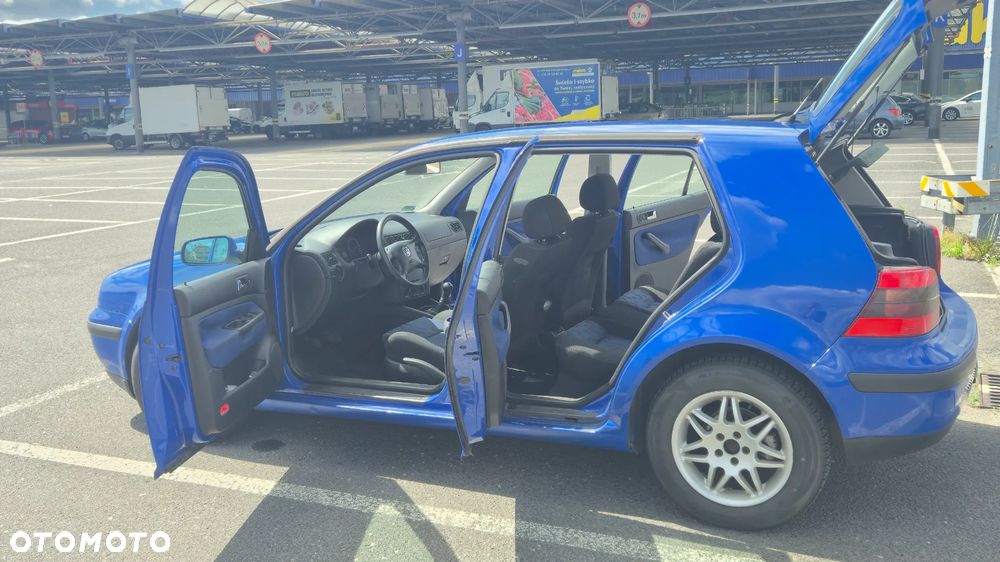 Volkswagen Golf 1.6 Comfortline - 11