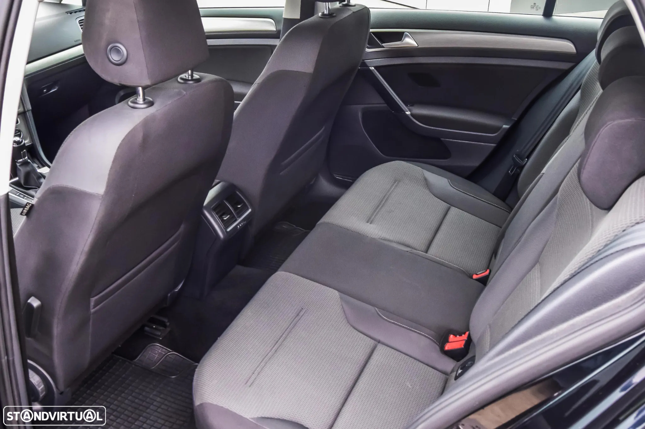 VW Golf 1.6 TDI Confortline - 11