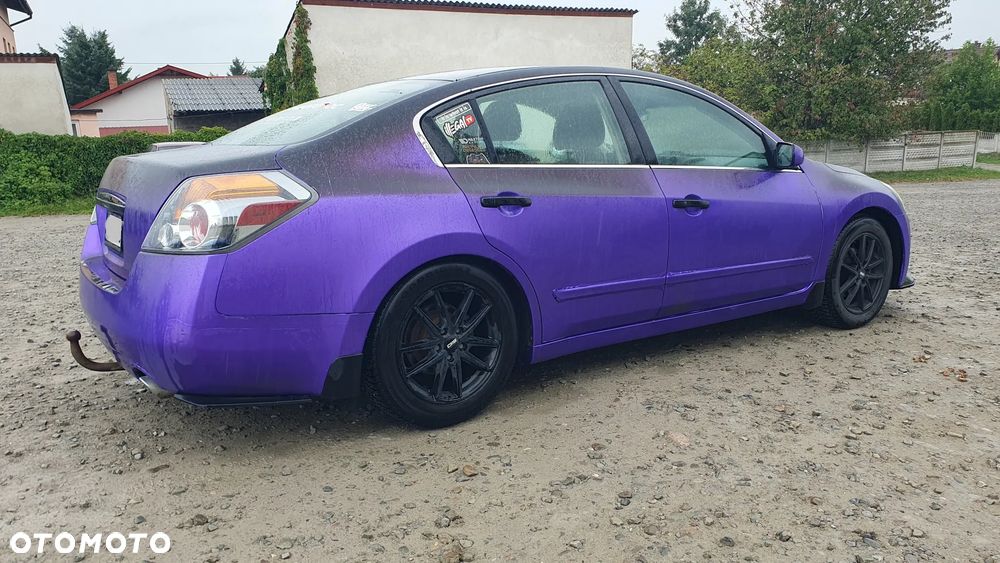 Nissan Altima - 4