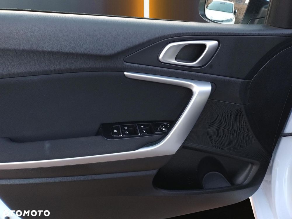 Kia Ceed - 10