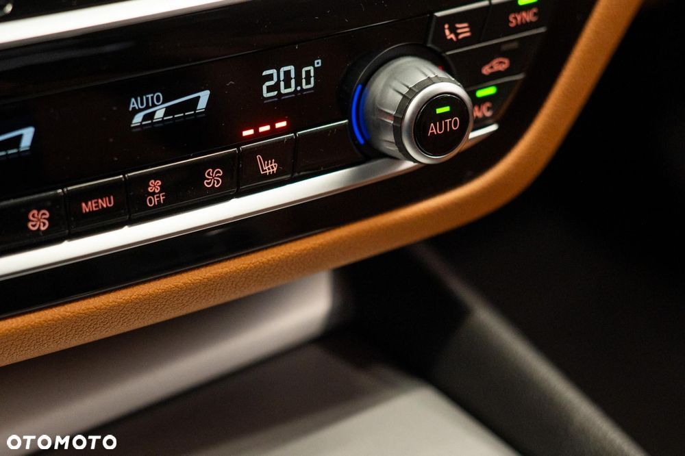 BMW Seria 5 530e xDrive - 33