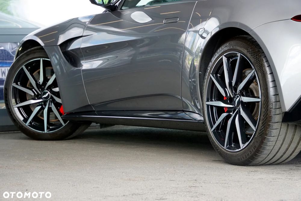 Aston Martin Vantage - 15