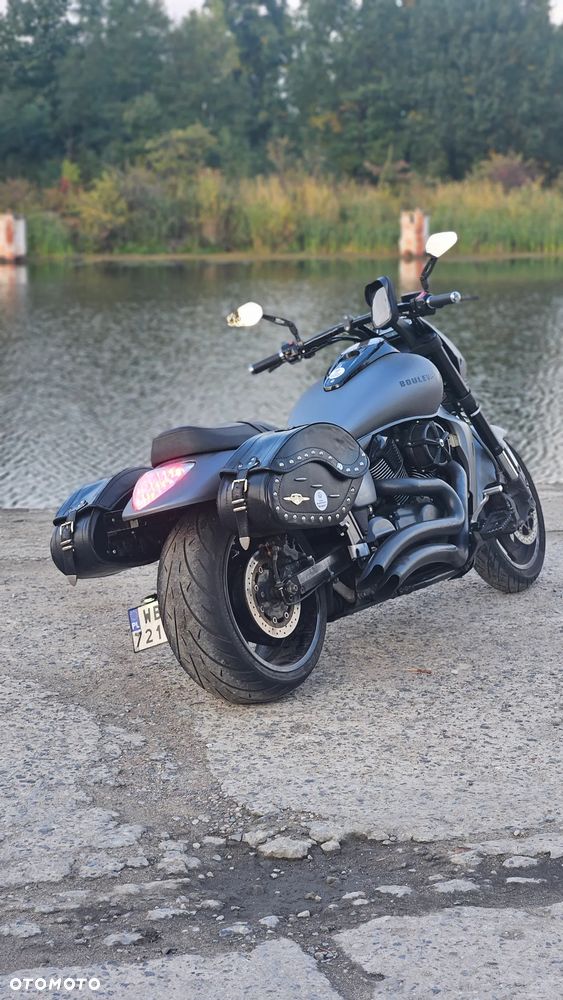 Suzuki Intruder - 3