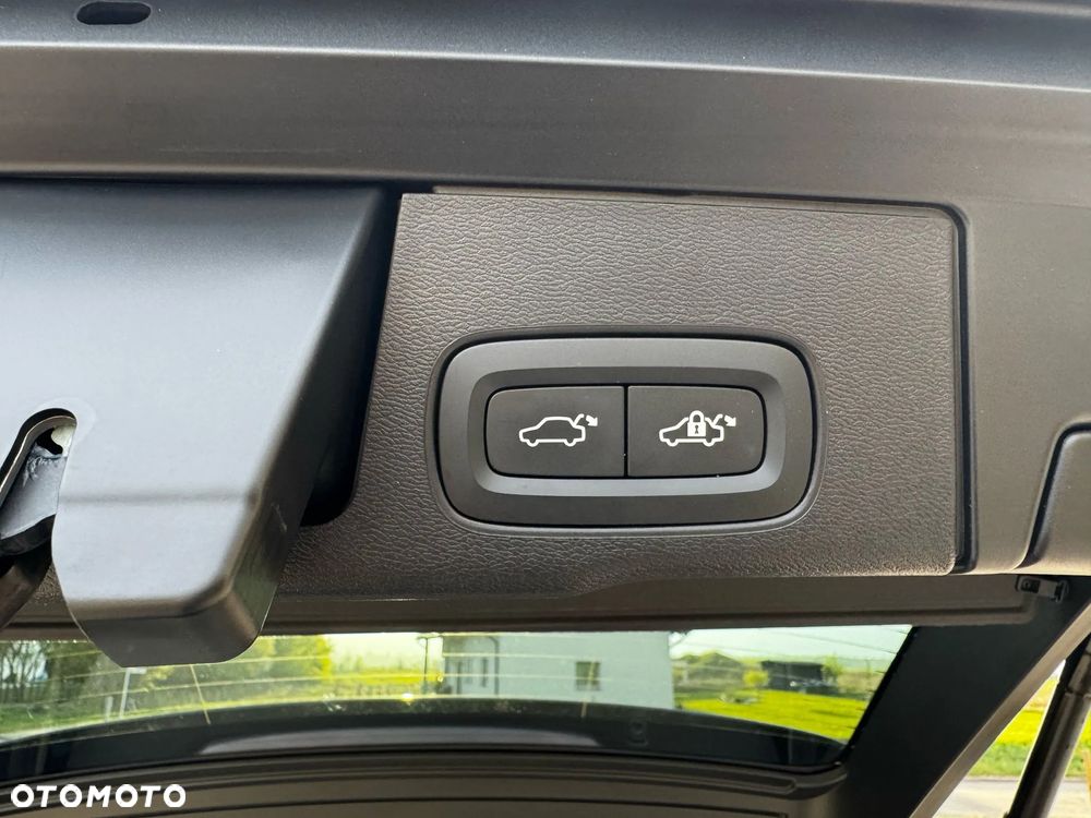 Volvo XC 60 B4 B Plus Dark - 31