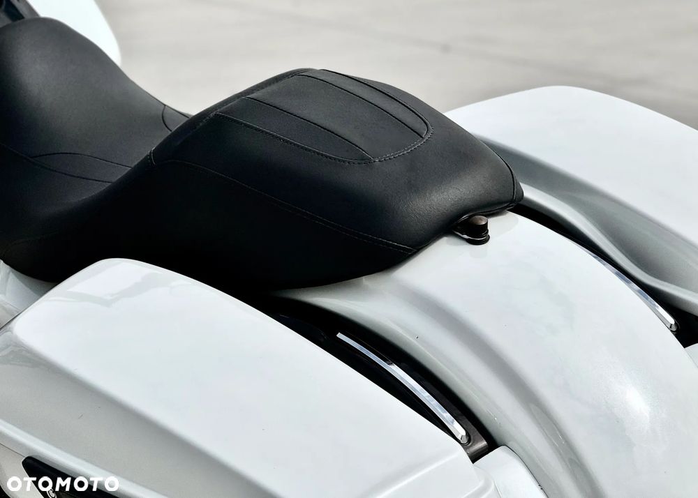 Harley-Davidson Touring Road Glide - 26