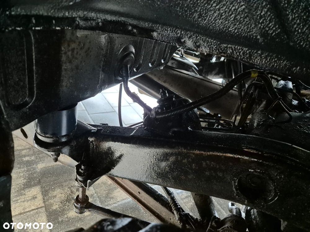 Mitsubishi Pajero - 13