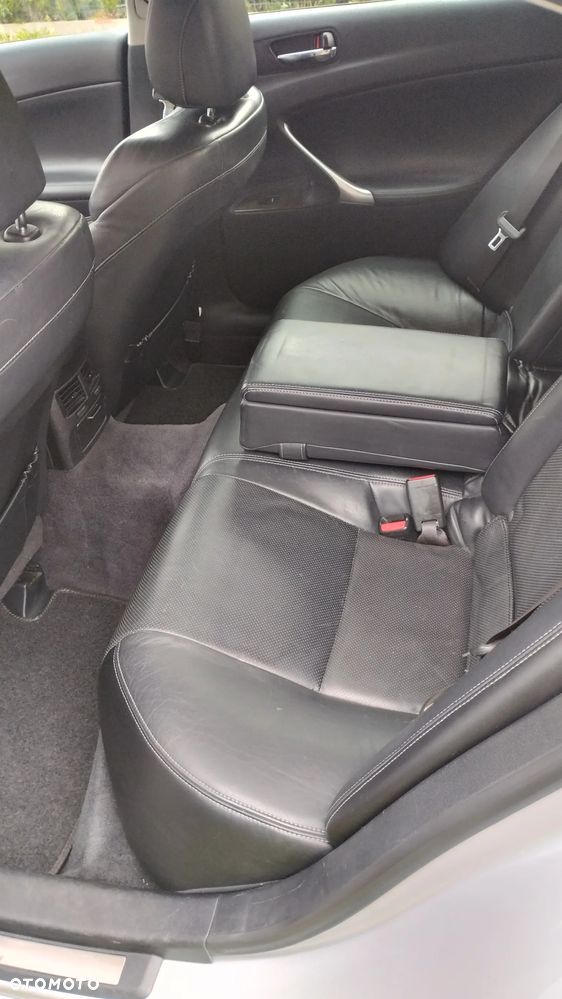 Lexus IS 220 D Prestige - 24