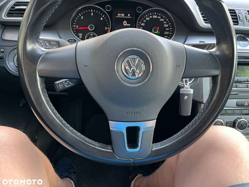 Volkswagen Passat - 15