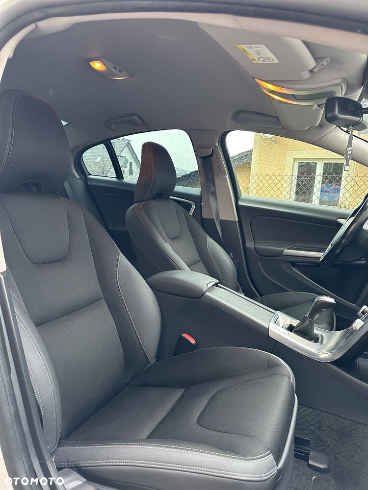 Volvo S60 D4 Drive-E Momentum - 10