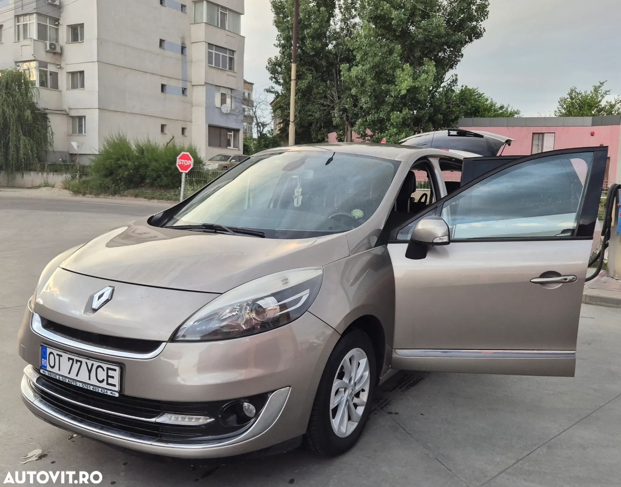 Renault Grand Scenic - 1