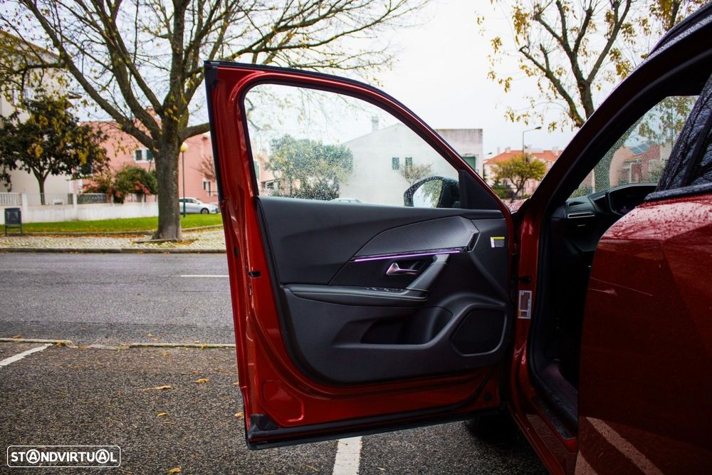 Peugeot e-2008 50 kWh GT - 10