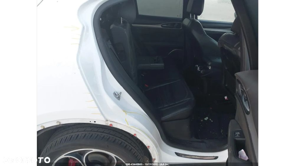 Alfa Romeo Stelvio - 11