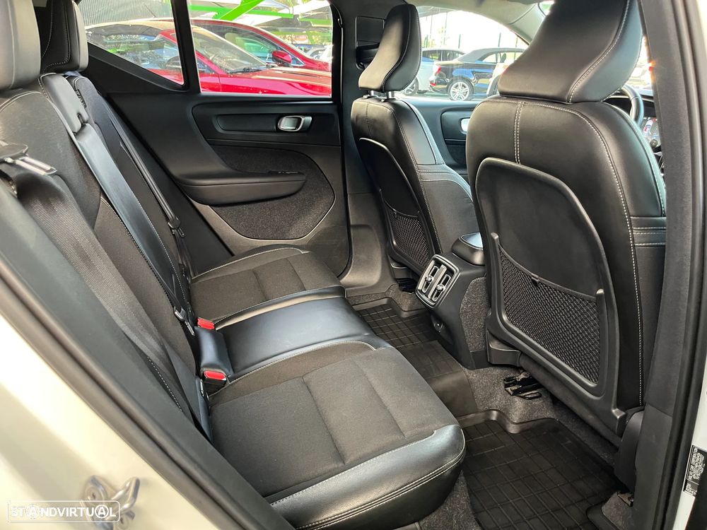 Volvo XC 40 2.0 D3 Momentum Geartronic - 23