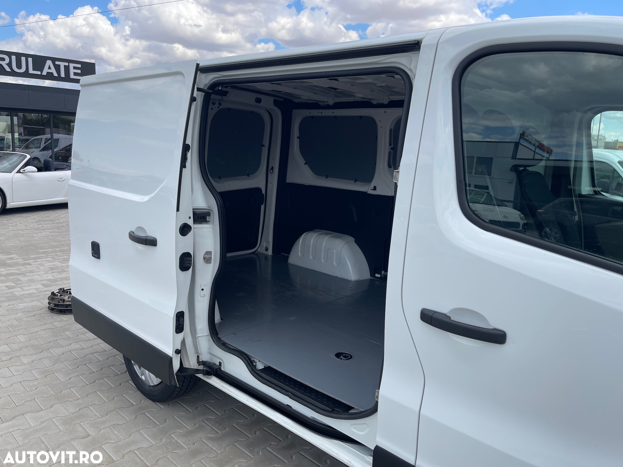 Renault Trafic - 10