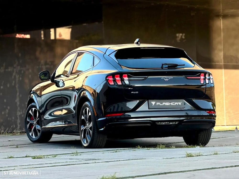 Ford Mustang Mach-E - 8