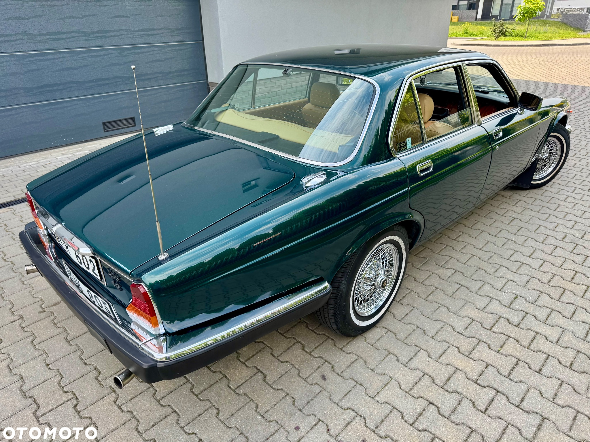 Jaguar XJ - 12